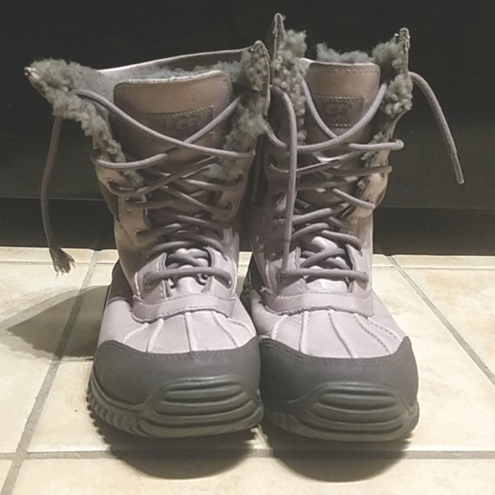UGG Adirondack II waterproof leather sheepskin boots sz 6